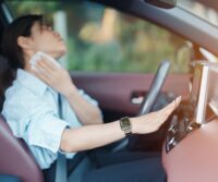 Aire acondicionado del coche no enfría durante un día de calor